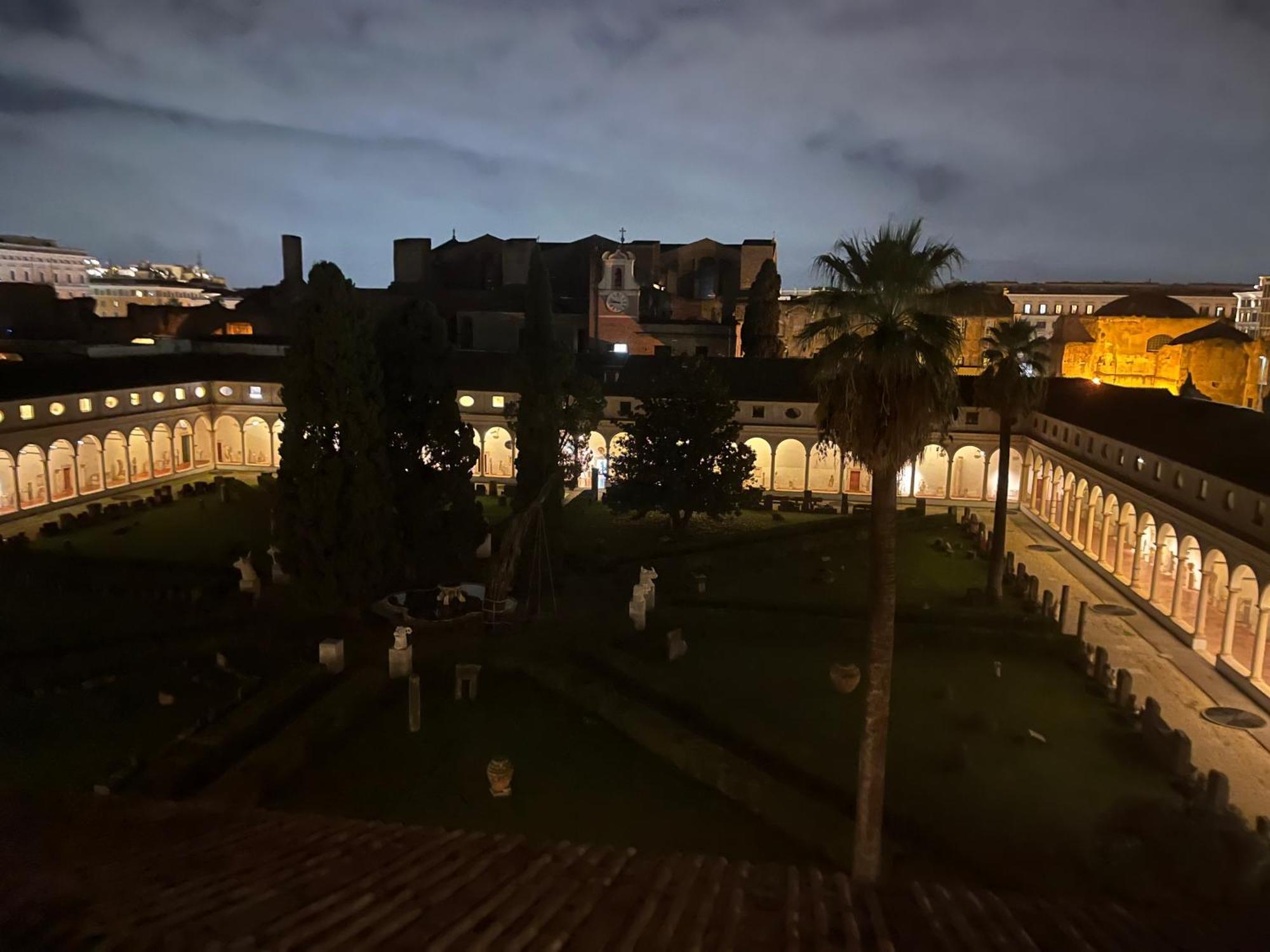 Camera X2 Con Magnifica Vista Sul Chiostro Di Michelangelo E Le Terme Di Diocleziano Roma Ngoại thất bức ảnh